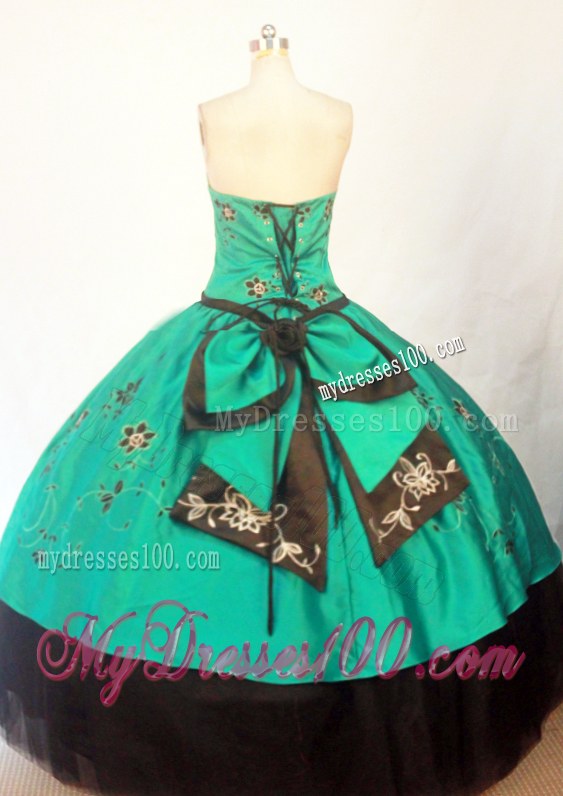 Appliques Decorated Green Weet Sixteen Dresses with Black Hem